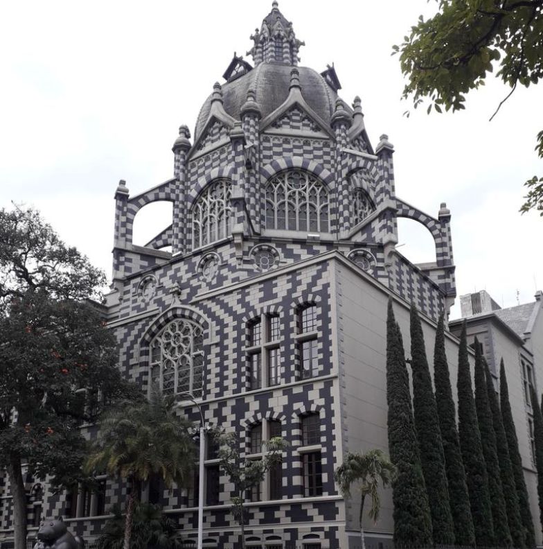 Uncover the Best City Tours and Experiences in Medellín: Excursions, Transportation, and More